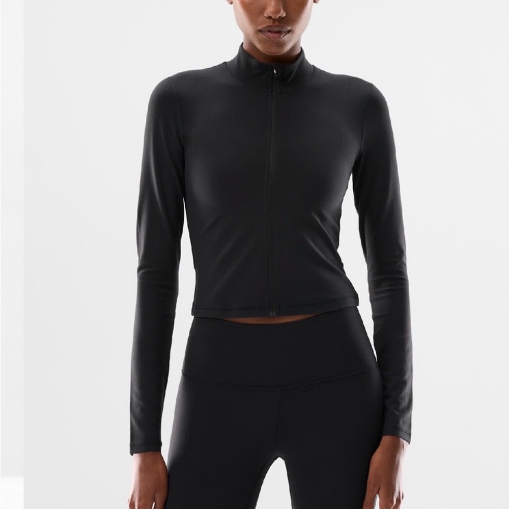 ARITZIA TNA Action zip up butter track jacket